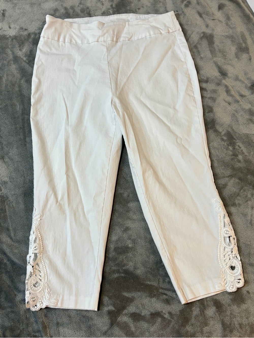 Women’s White Cropped Jeans with Lace Appliqué